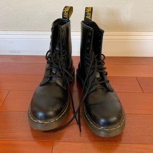 Black 1460 Dr. Martens boots size US8 EU39